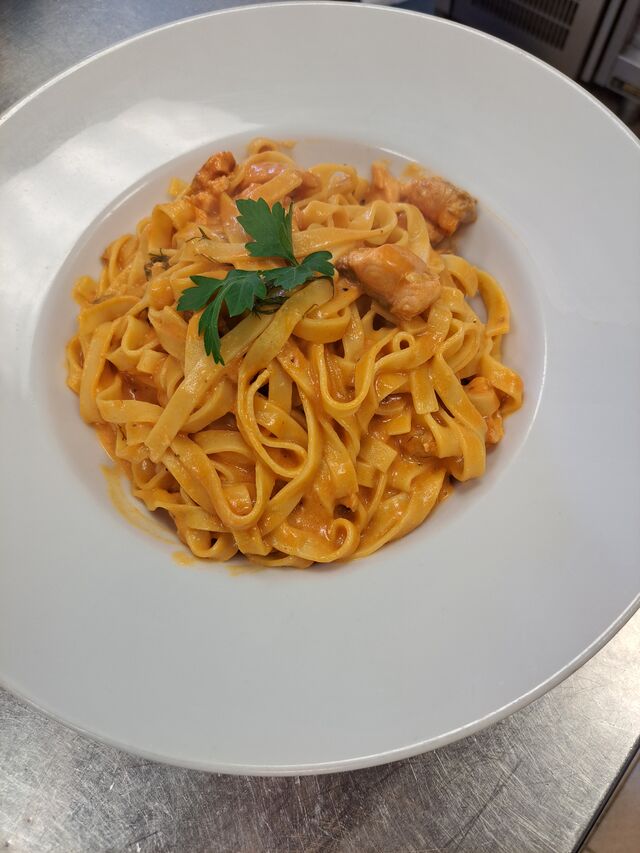 Tagliatelle mit Lachsfilet