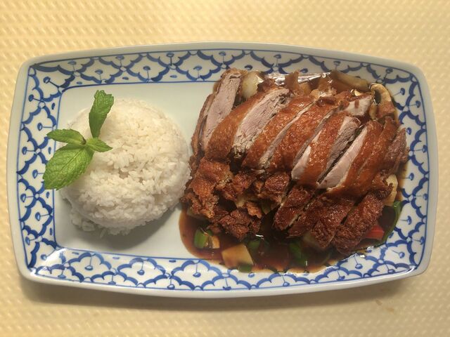 Mittagstisch: M-12. Knuspriges Ente mit Sichuan - Art Sauce