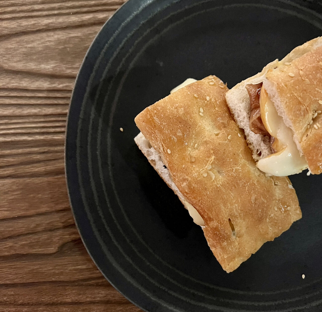 Focaccia con provola e speck