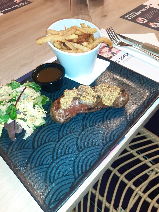 Andouillette AAAAA Moutarde à l'Ancienne, Frites Fraîches, Jus de Miel aux Epices
