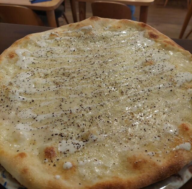 Pizza cacio e pepe