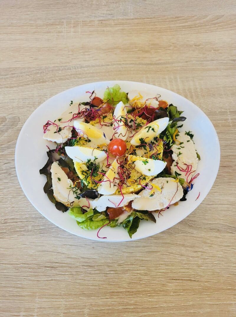 Salade de taboulé aux agrumes et poulet rôti