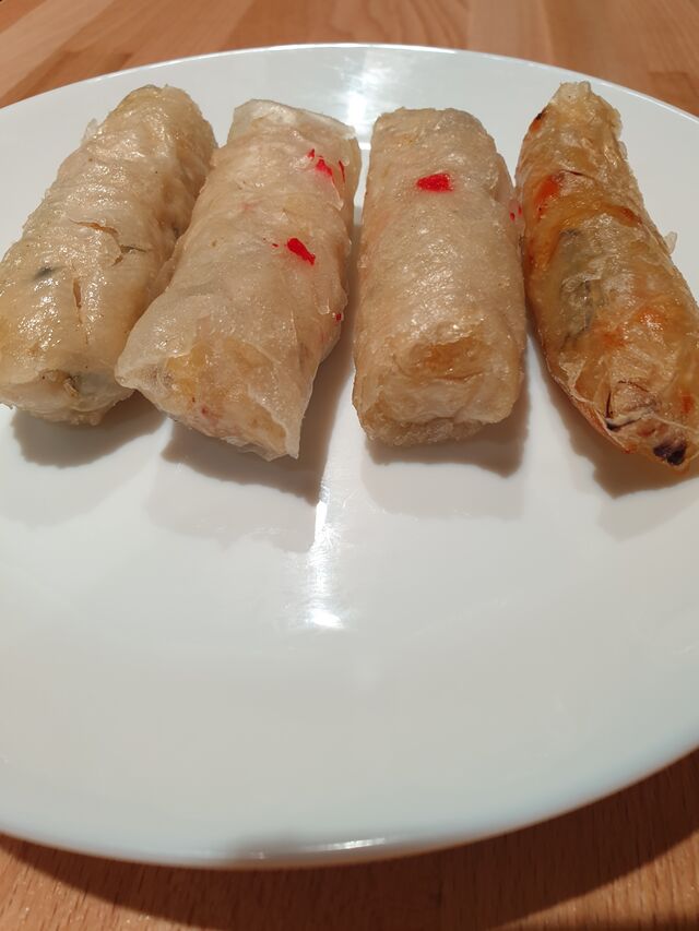 Les petits nems porc,poulet, crevettes et crabe,aulégumes