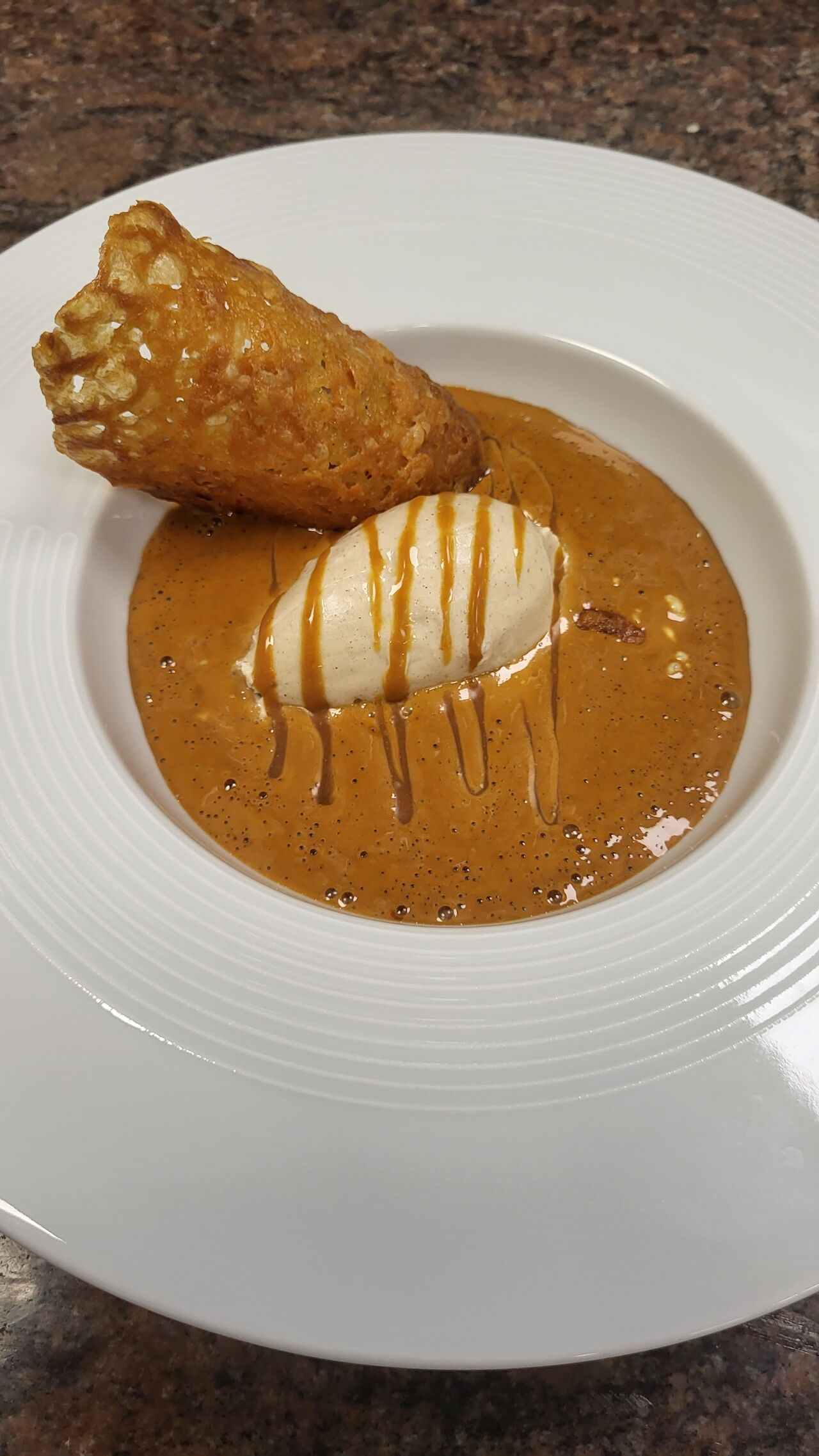  Riz au lait, émulsion au caramel tiédi, crème glacée au pain d’épices