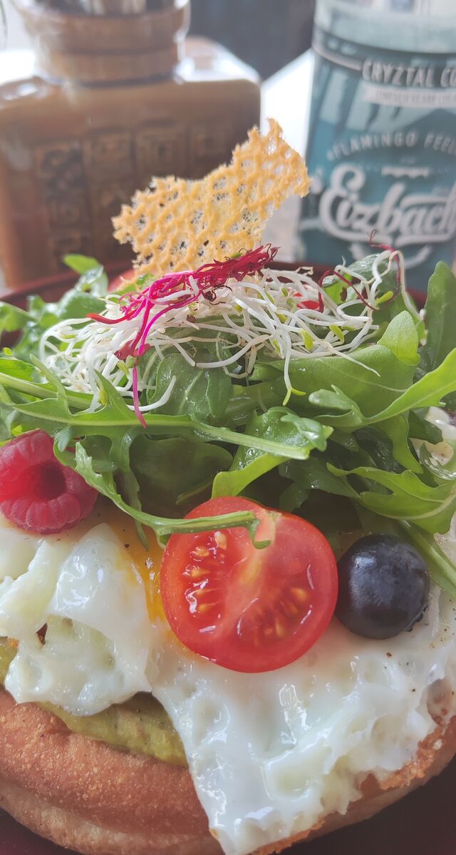 Auszogne mit Tomate & Avocado