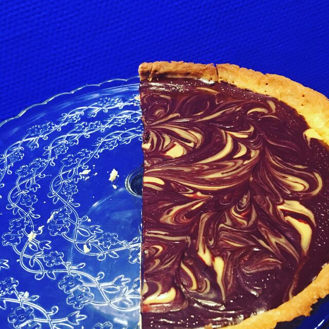 Tarte marbrée chocolat Weiss et beurre de cacahuètes