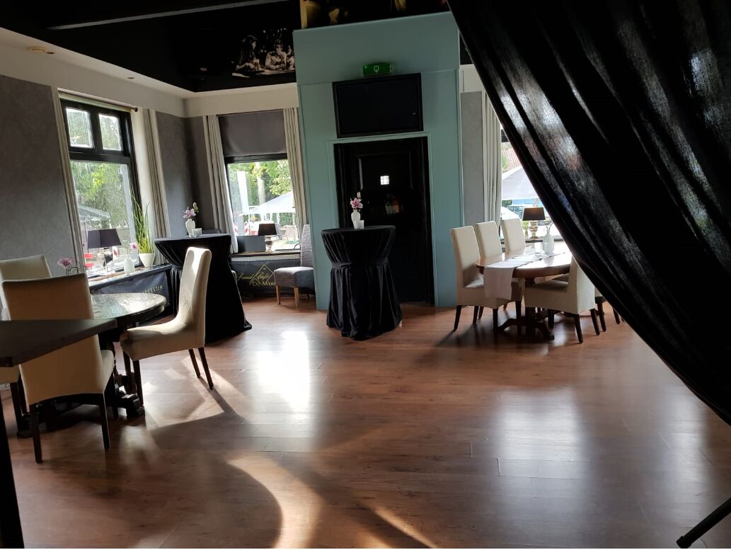 Heeft u bepaalde wensen betreffende de inrichting van ons Grand Café bij uw feest? Wij bieden vele mogelijkheden!