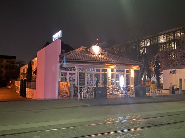 Eiscafè Piazza by night