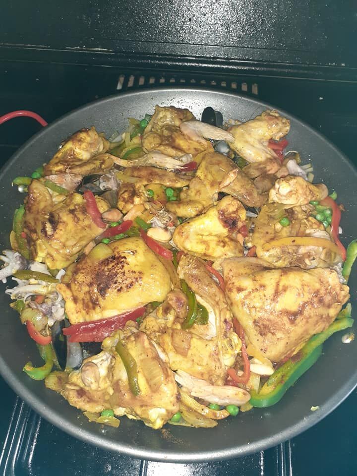 Paella à emporter 9€ la portion.