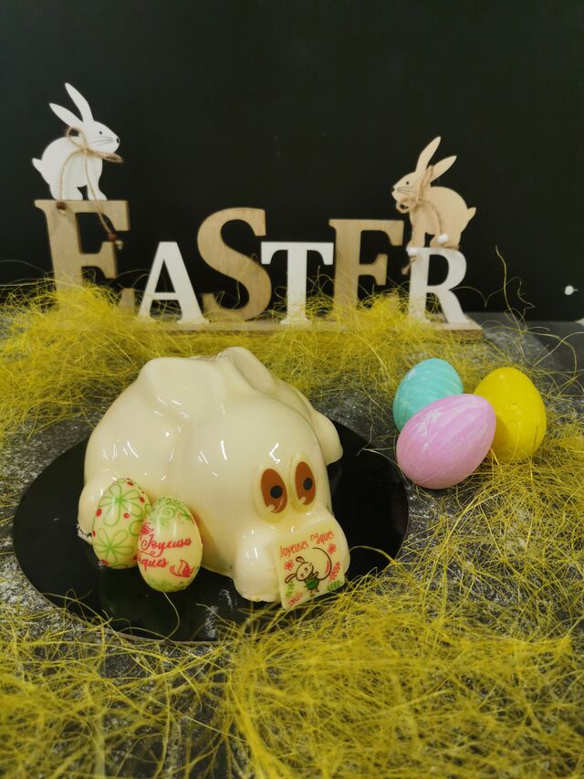 SPECIAL PÂQUES
Mousse Chocolat blanc
Insert Myrtille
Craquant myrtille
Taille unique 6personnes
Prix : 22 euros 