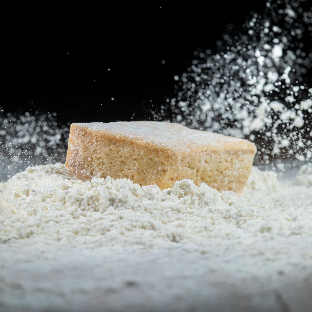 Biscuits Nature:
Farine de blé, vin blanc, huile de tournesol, sucre, levure, sel.