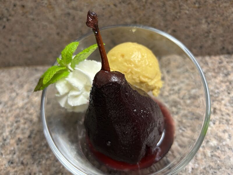 Pour pochée au vin rouge