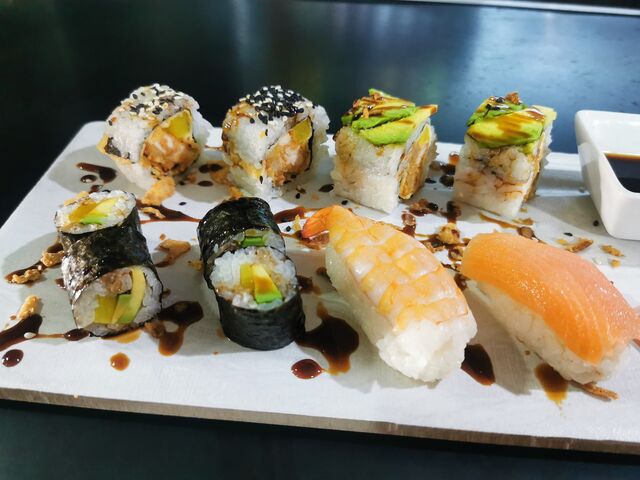 Bandeja de Sushi 10 piezas 