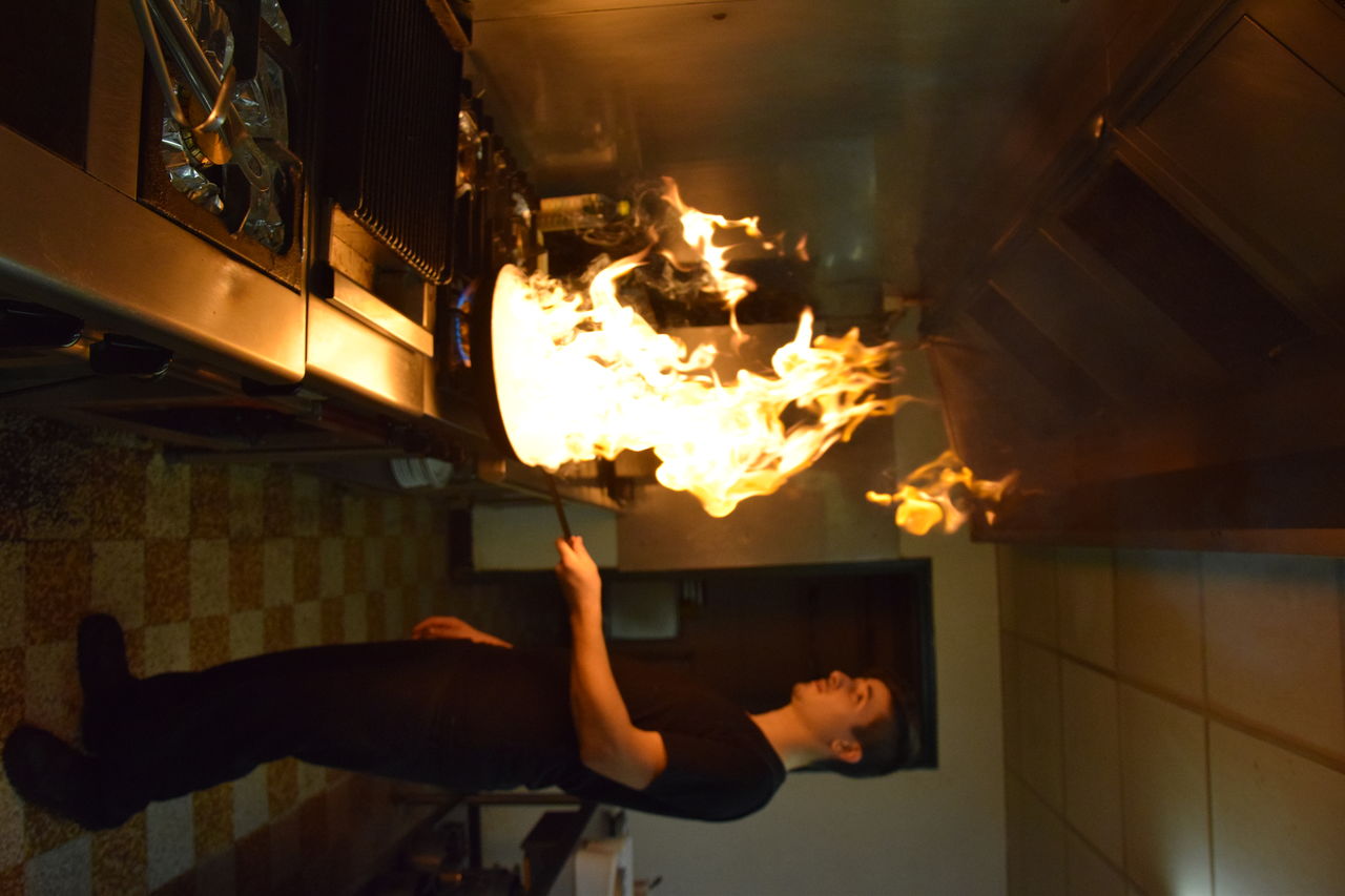 Au cours de l'été 2018, notre chef Yann flambe les gambas