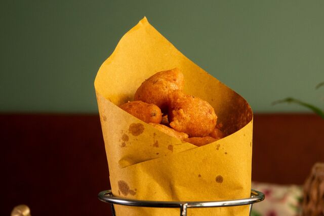 Pettole al pomodoro secco e olive taggiasche.