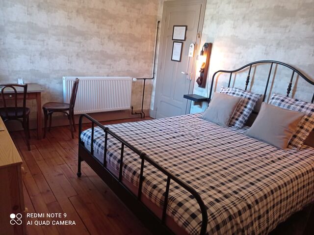 Chambre familiale lit 160 X 200 et lits superposés 90 x 200 pour enfants ou ados.