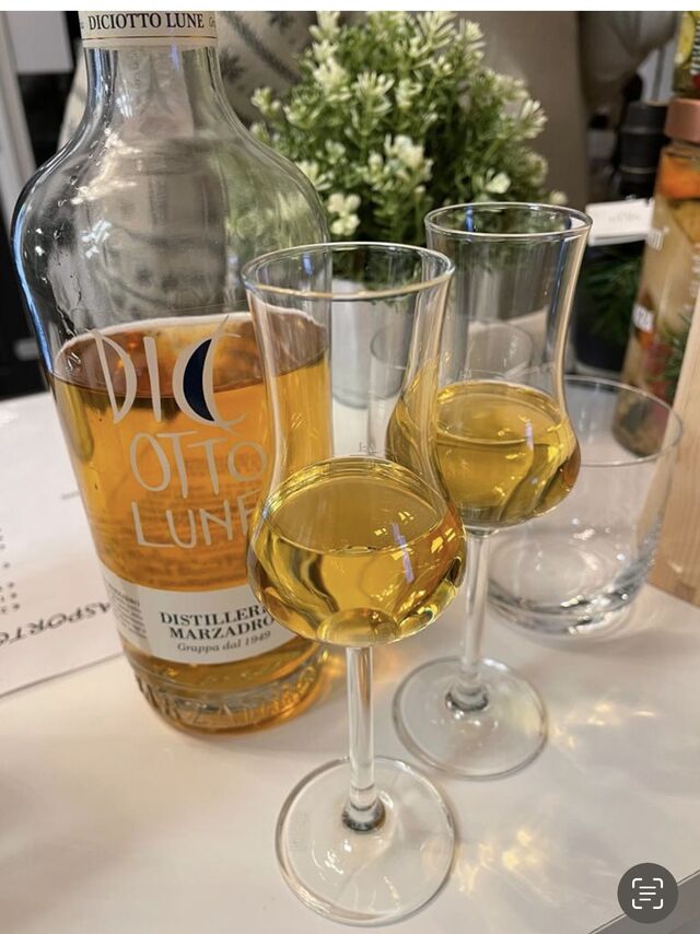 Grappa barricata 18 lune Marzadro 