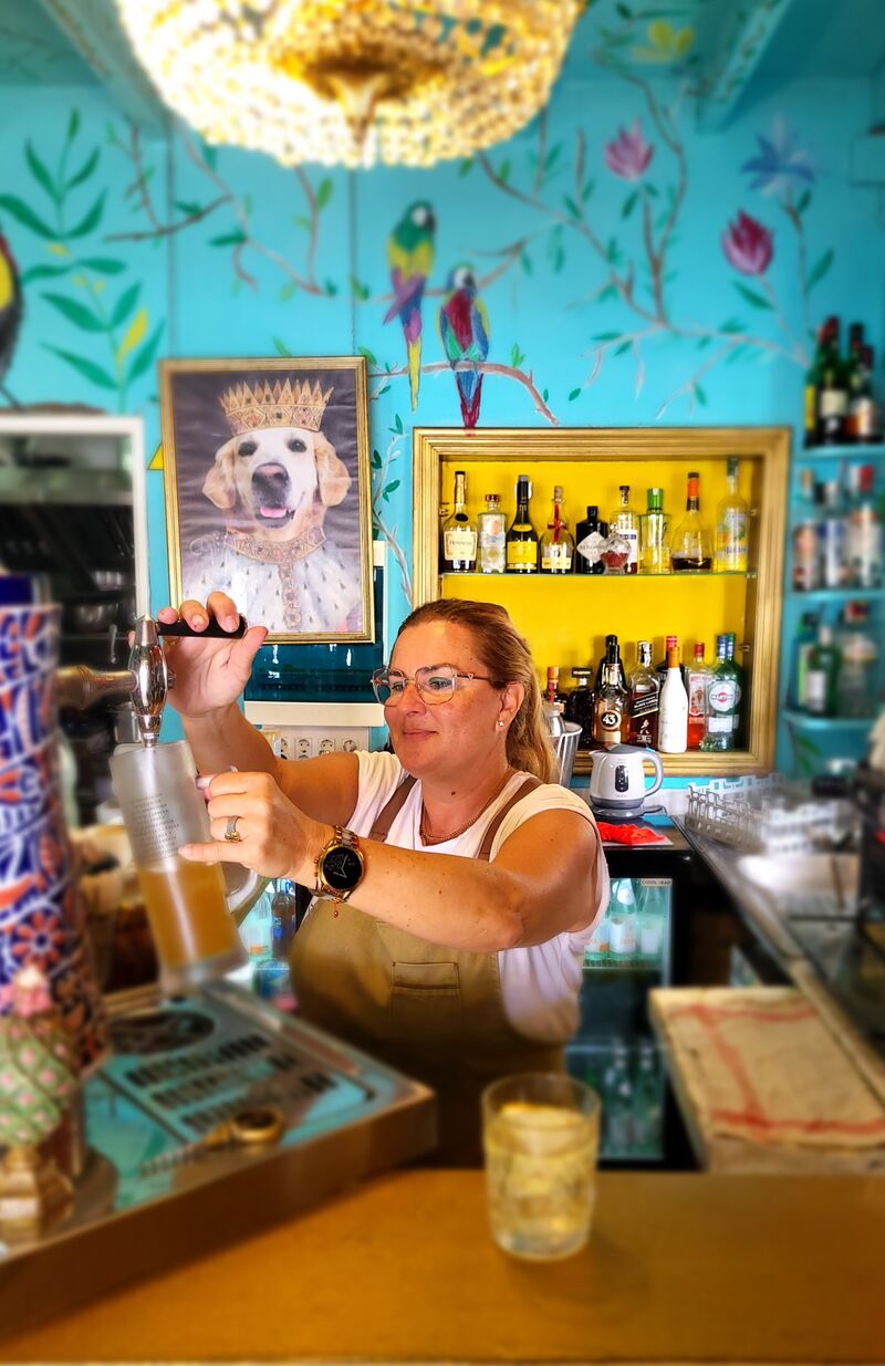 En el desayuno y almuerzo quién mejor que nuestra espléndida Almudena