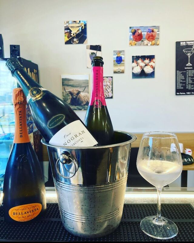 È sempre l’ora di un fresco bicchiere di vino!