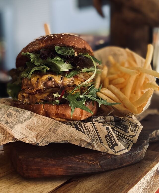 SI TU CRAINS DÉGUN, CE BURGER EST FAIT POUR TOI. 
