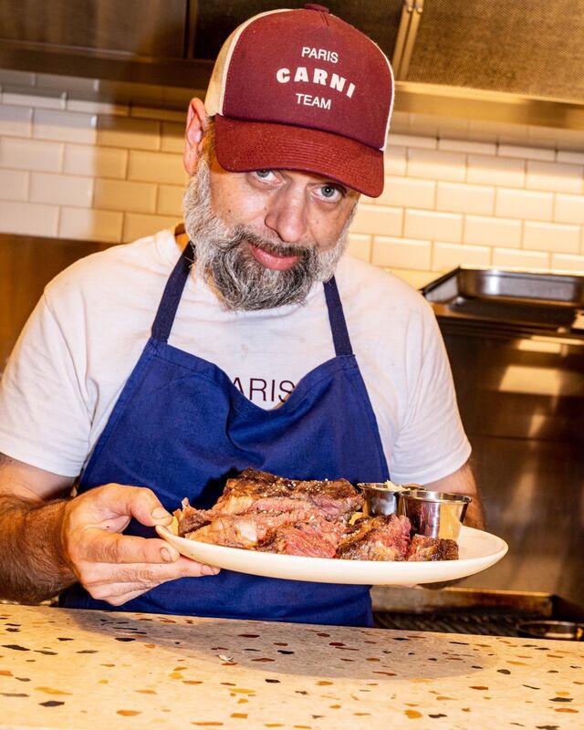 Ravi de votre dégustation? C'est lui qu'il faut couvrir d'éloges?