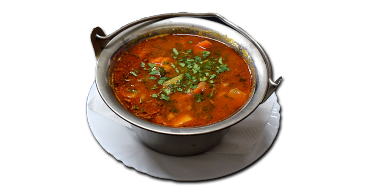Magyaros gulyásleves / Hungarian goulash soup
