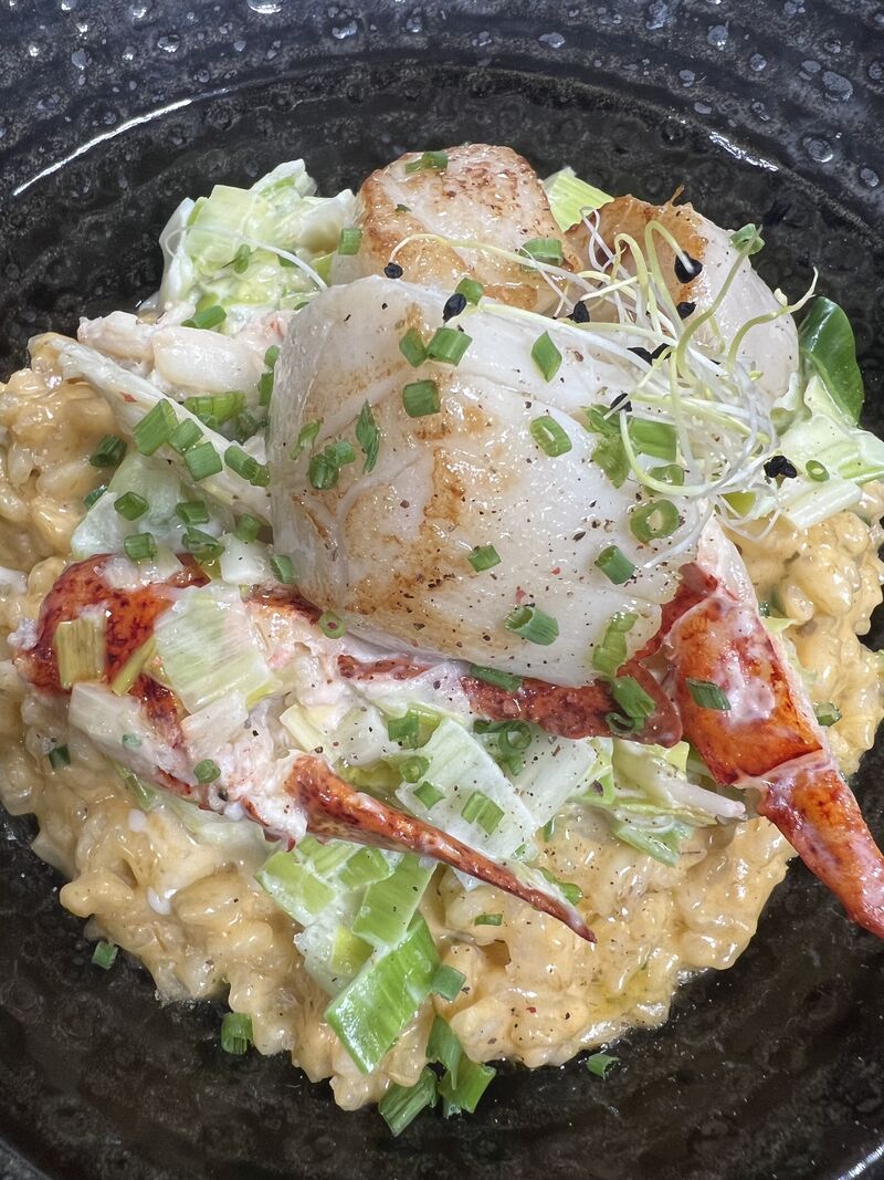 Le Risotto Homard-Saint Jacques, Jus de Crustacés et Fondue de Poireaux