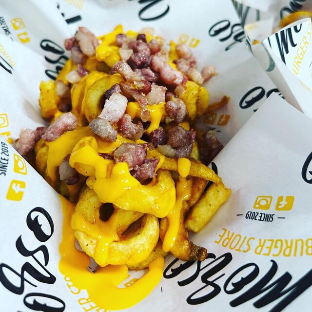 > Pata Twist
> Cheddar fuso
> Pezzetti di bacon croccante😎
Il trio delle meraviglie è servito 😁