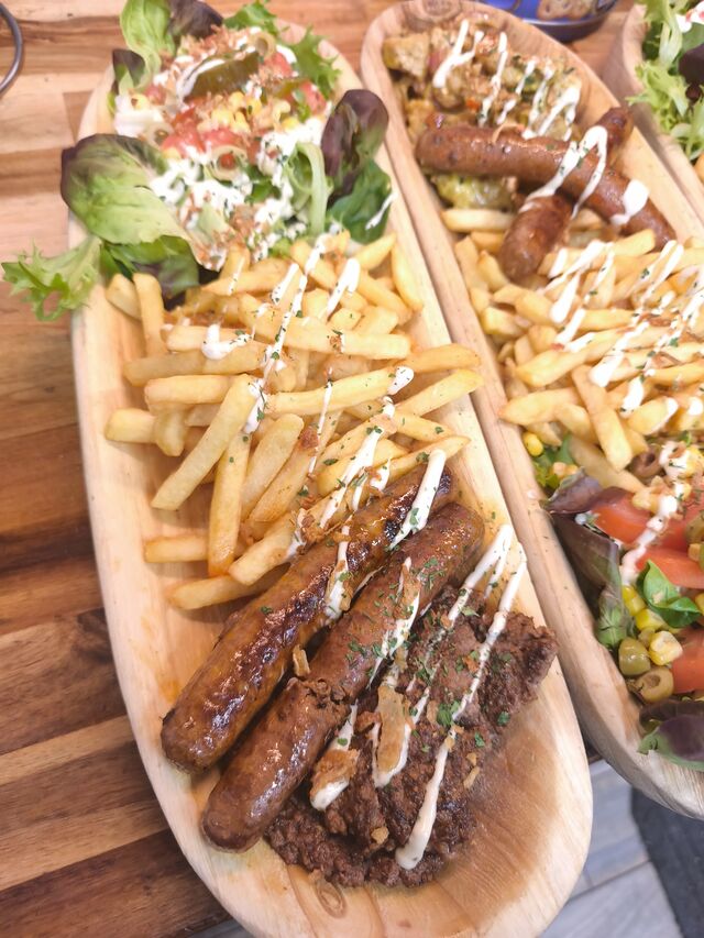 Assiette steak haché merguez 