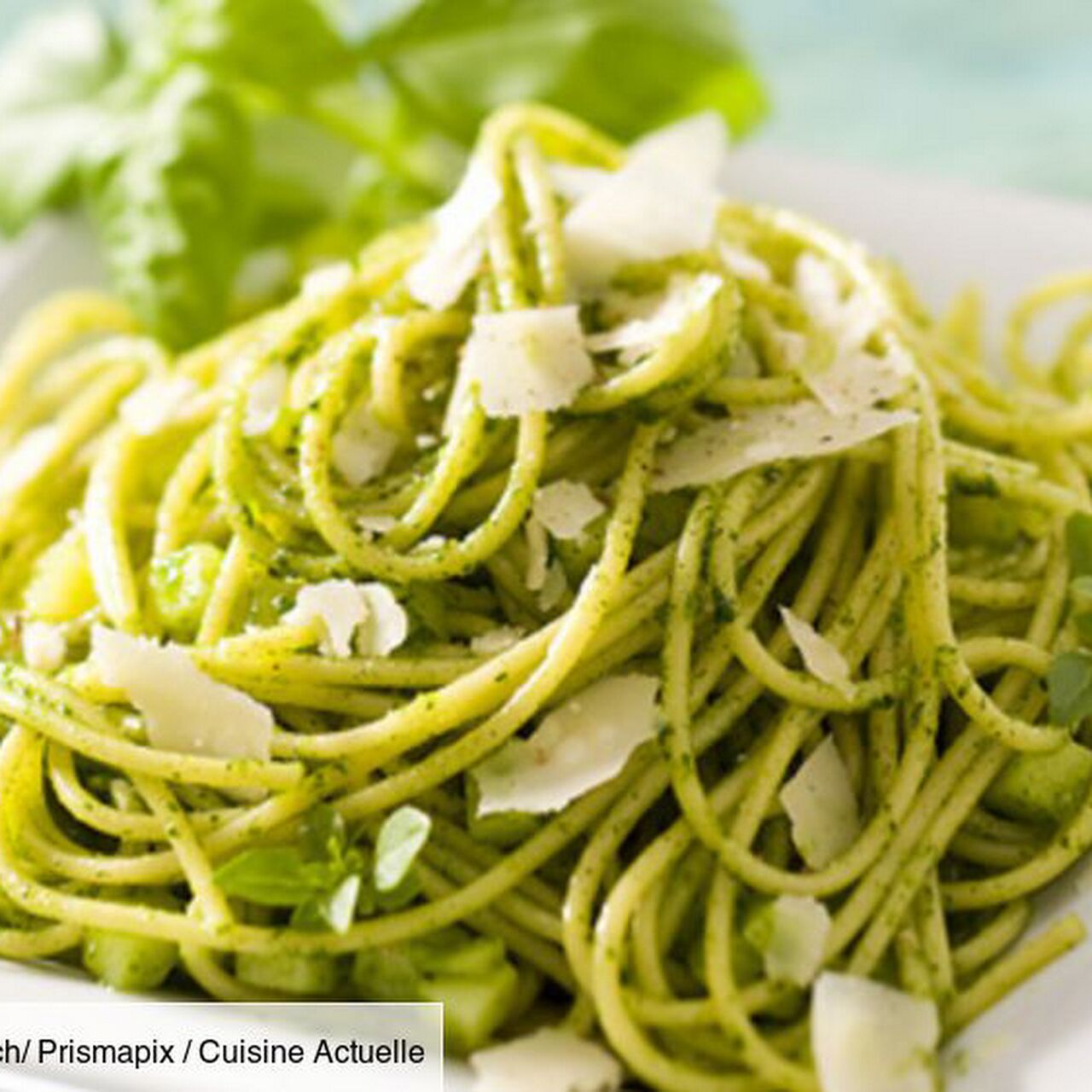 SPAGHETTI PESTO AU POULET ET BASILIC FRAIS