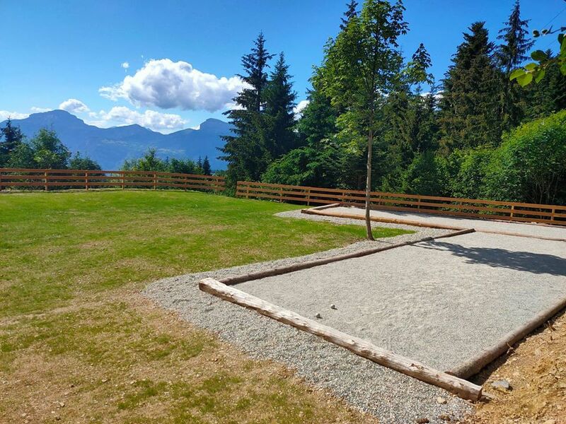 Espace vert et terrain de pétanque