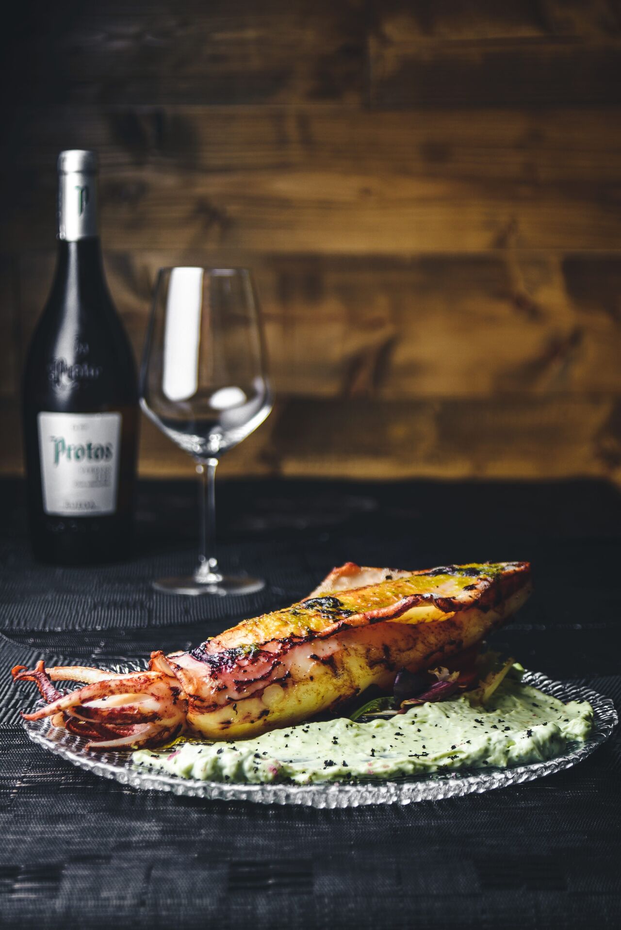 Calamar de potera a la plancha con ali-oli casero de perejil