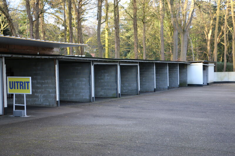 Garni discrete parking