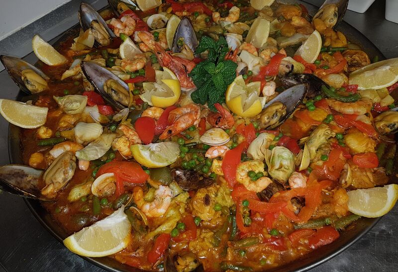 Paellas ab 10 bis 80 Personen
Paella mixta, Paella Marinera, Fideuá, Arroz Negro