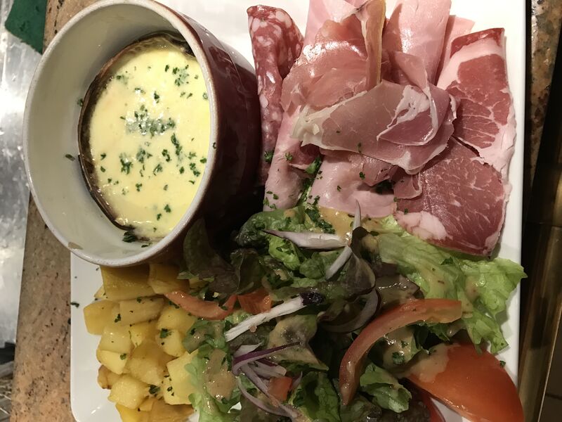 Idée de plats pour l'hivers : Mont d'or ou Camembert au four avec sa charcuterie 