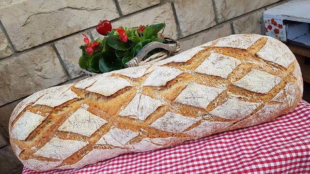 Le Bûcheron arrive à Split / Drvosječa stiže u Split. Kruh bez aditiva u Kaštel Gomilici u najboljoj pekari.