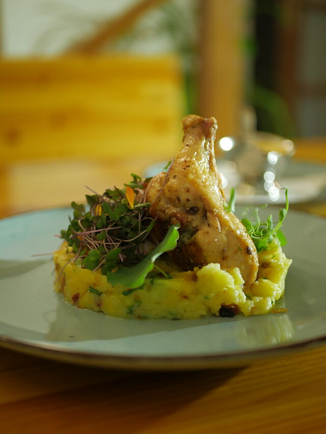 Kuřecí supreme, bramborová kaše, houbová omáčka