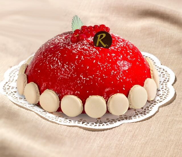 TARTUFFIO FRAMBOISE
Dès 2,65€ la part
Mousse framboise, brisures de framboise, génoise nature et macarons
