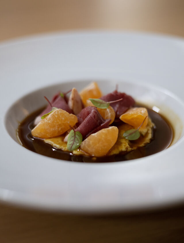 Flan de foie gras, clémentines et magret fumé, jus de canard réduit