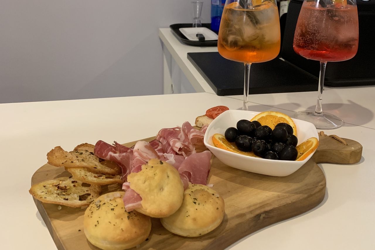 Cocktails & Happy Hour