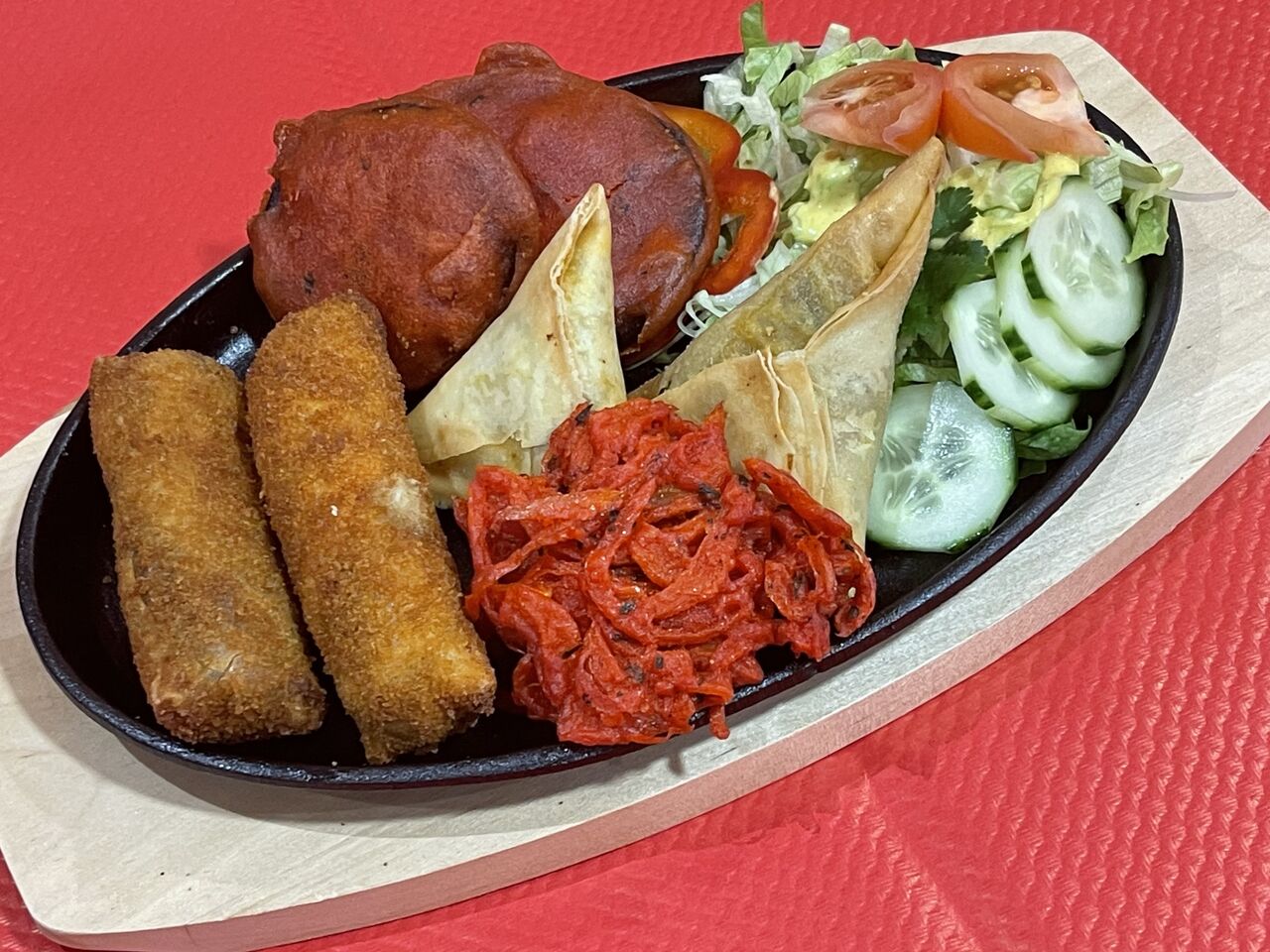 Nos entrées Samosa viande, Rool, Oignon Bhaji, Aubergine Bhaji