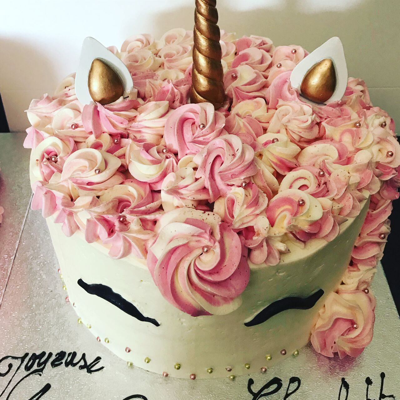 gateau licorne intérieur vanille fruits rouge 