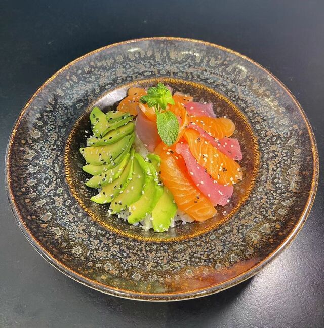Chirashi mix saumon thon avocat