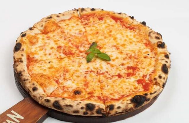 pizza maegheritta tomate mozzarella basilic