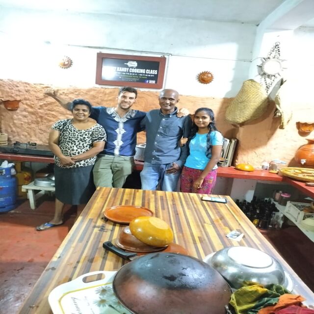 Cours de cuisine avec Yummy Kandy cooking class Sri Lanka.