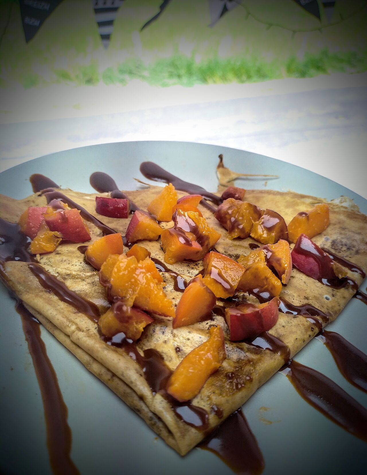 Crêpe pêche et abricot, caramel beurre salé 