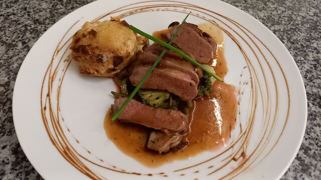 Agneau façon magret jus de thym