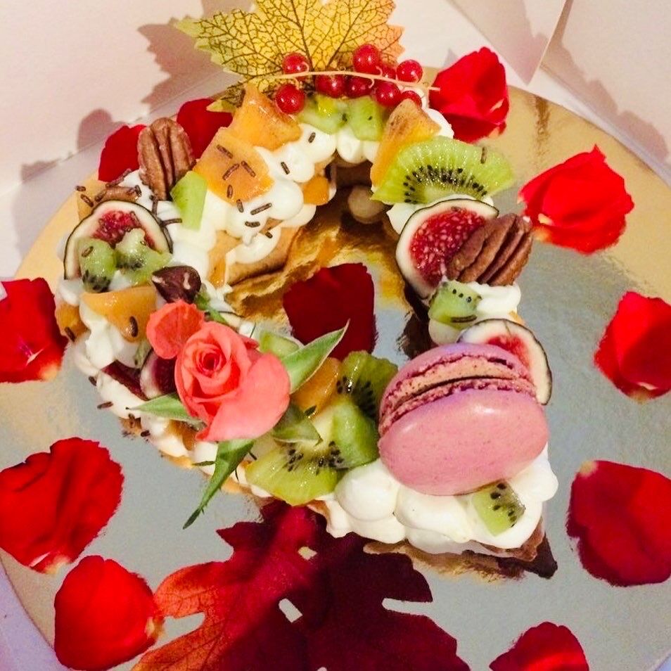 Gâteau de sablé à la crème diplomate aux fruits de saison