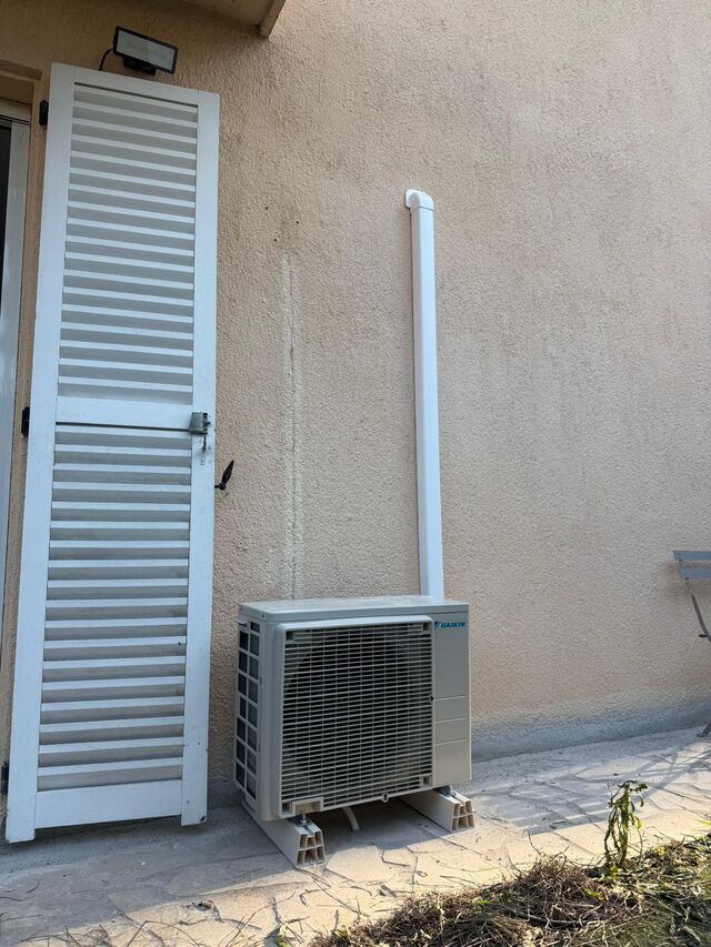 MOTEUR EXTÉRIEUR DAIKIN 