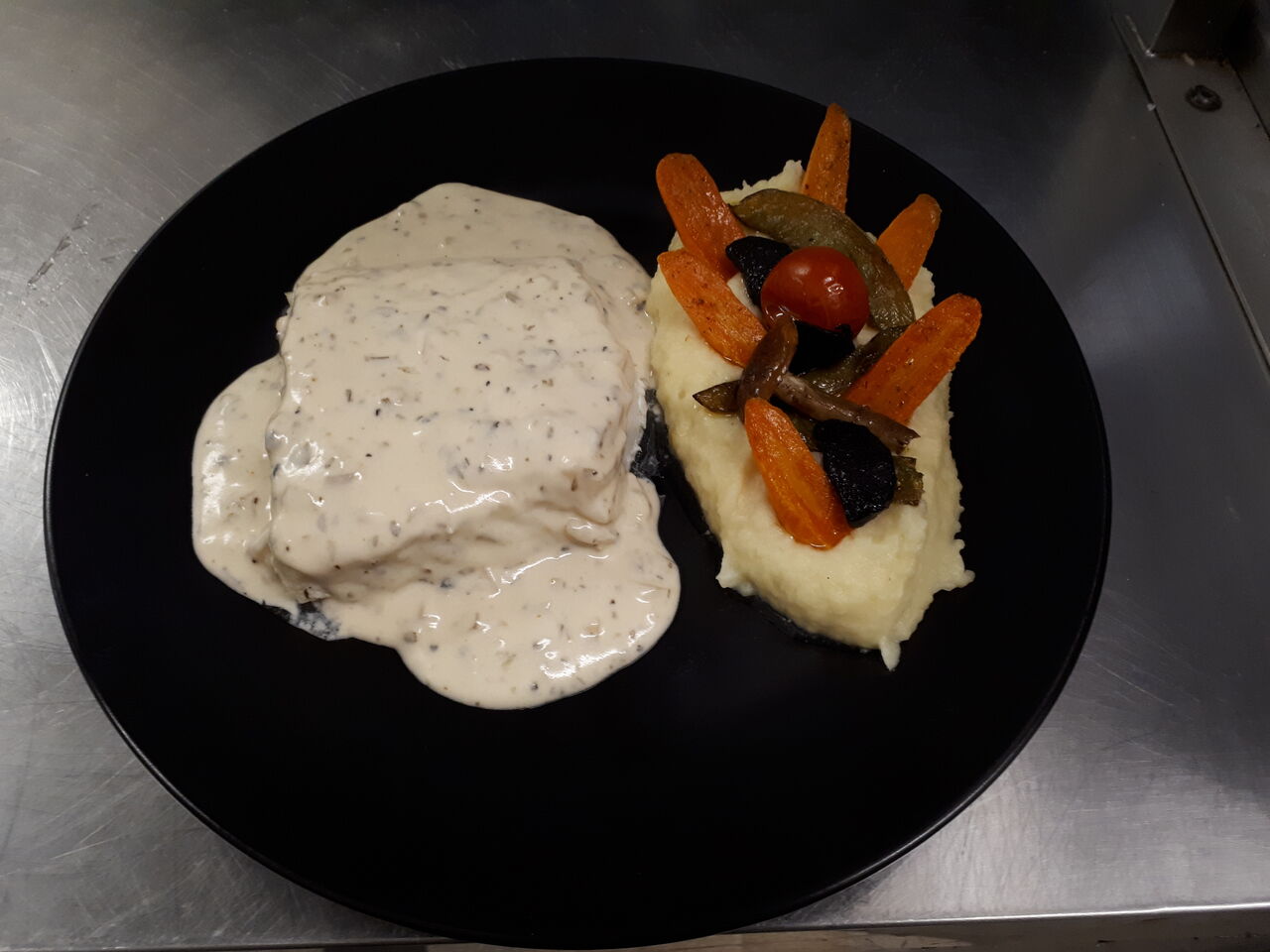Pavé de cabillaud, parfum de béarnaise
purée de panais & petit légumes